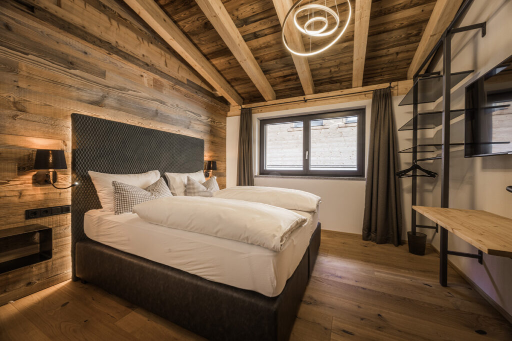 Schlafzimmer in den Wilderer Chalets Tirol